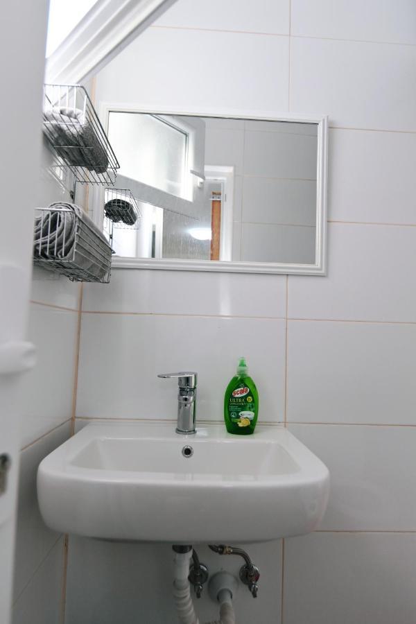 Tyson Studio Apartments Кралевица Екстериор снимка